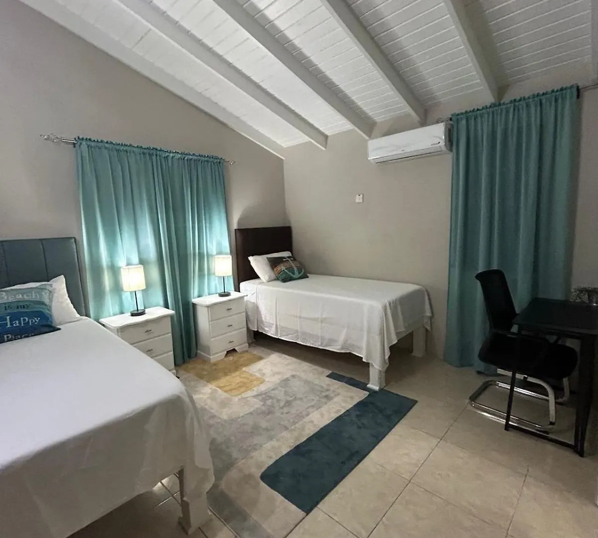 Modern Vacation Home Near Beach Фальмаут 0*,