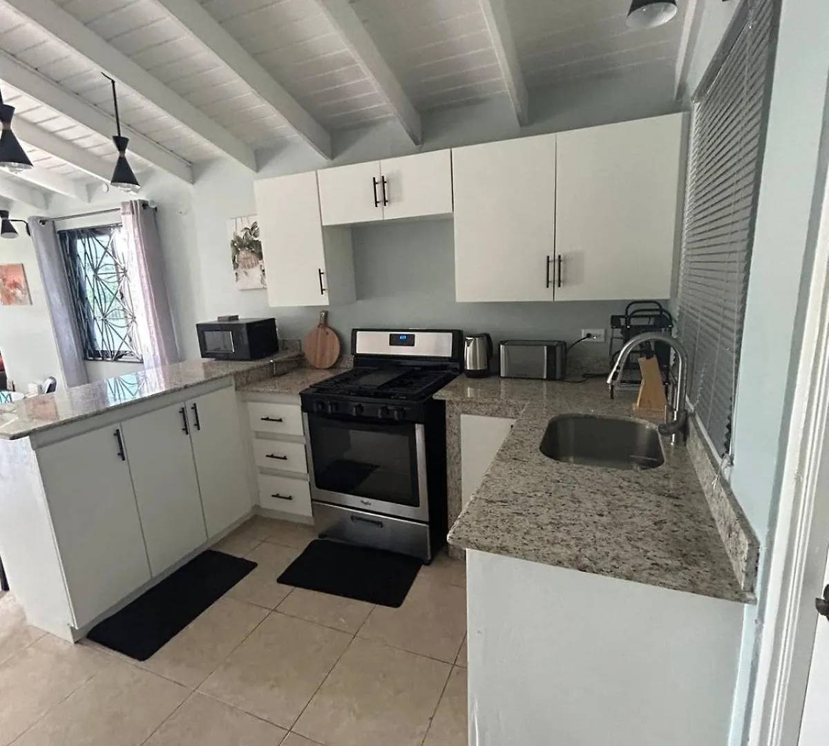 Дом отдыха Modern Vacation Home Near Beach Фальмаут