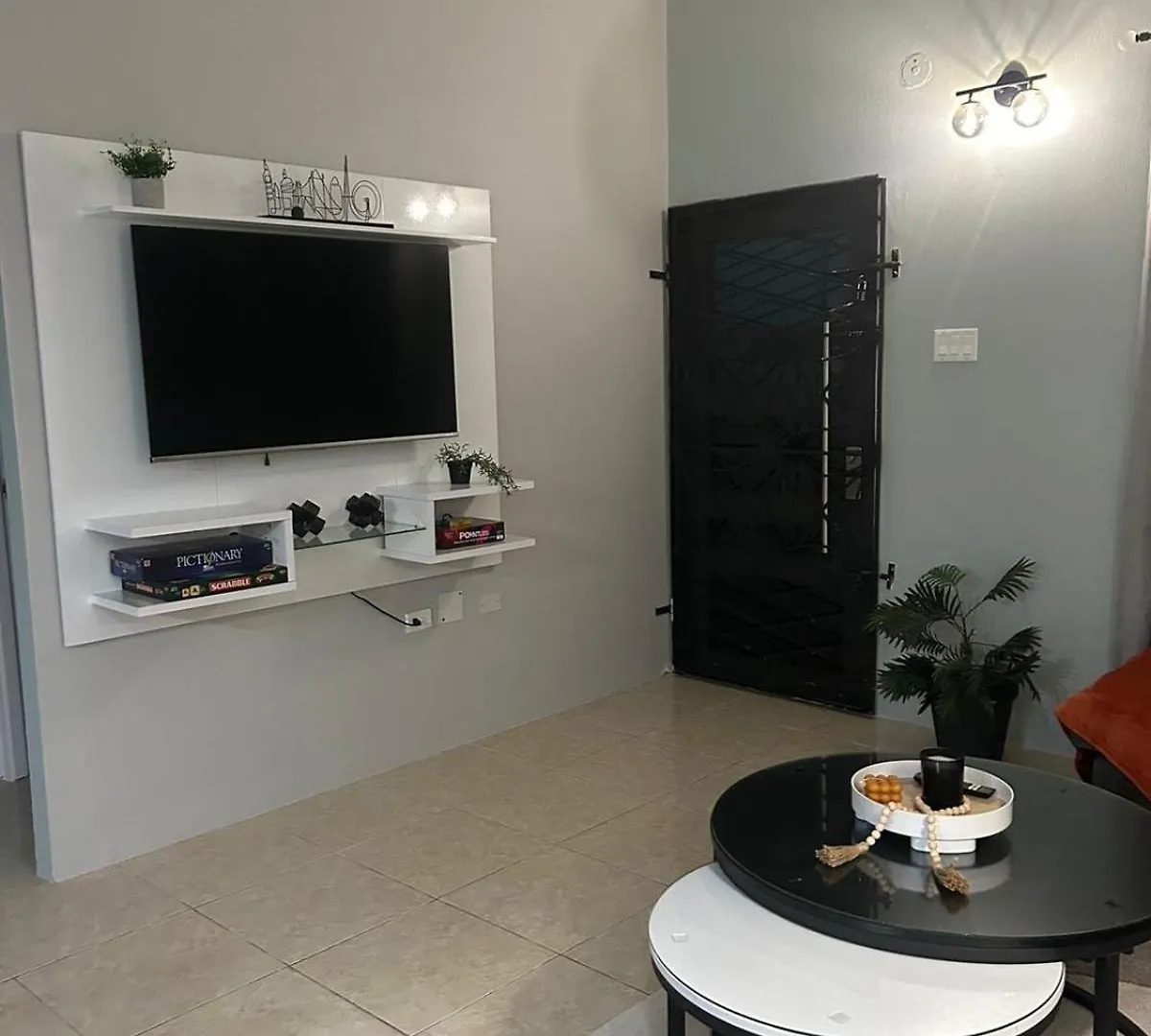 Modern Vacation Home Near Beach Фальмаут Дом отдыха