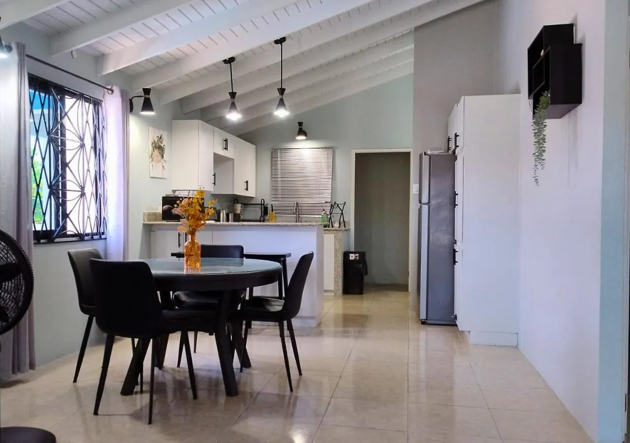 Дом отдыха Modern Vacation Home Near Beach Фальмаут Ямайка